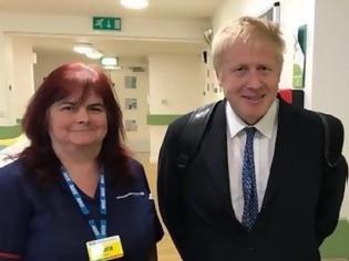 Φωτογραφία για Η Βρετανίδα νοσοκόμα που είχε φωτογραφηθεί με τον Boris Johnson πέθανε από κορωνοϊό