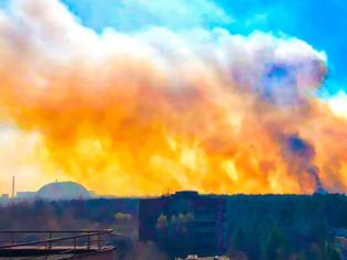 Φωτογραφία για Greenpeace: Κίνδυνος διαρροής ραδιενέργειας από τη φωτιά στο Τσερνόμπιλ
