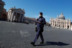 Ρώμη: Πρόστιμο 400 ευρώ σε 60χρονη που έβγαλε βόλτα τη... χελώνα της!