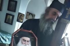 Ὁσίου Ἐφραίμ Κατουνακιώτη: Ξέρεις τι δύναμη έχει το “ευλόγησον”; Συντρίβει τα κέρατα του διαβόλου