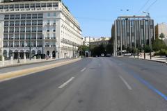 Σχέδιο επαναφοράς: Πότε ενδέχεται να ανοίξουν καφέ, ξενοδοχεία, αθλητικές εγκαταστάσεις..