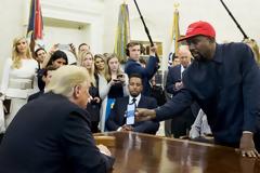 ΗΠΑ: Ο Κάνιε Γουέστ άφησε να εννοηθεί ότι θα ψηφίσει Τραμπ