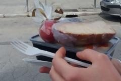 Ένα πιάτο ζεστό φαγητό για τους άστεγους της Θεσσαλονίκης