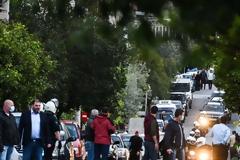 Κορυδαλλός: Προσαγωγές Χρυσαυγιτών σε εκκλησία - Απαιτούσαν να γίνει περιφορά Επιταφίου