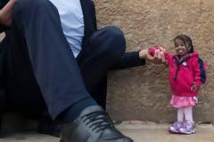 Ινδία: Η πιο μικρόσωμη γυναίκα στον κόσμο ενθαρρύνει την καραντίνα