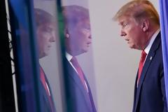 ΗΠΑ: H ριψοκίνδυνη βιασύνη του Τραμπ για «απελευθέρωση» από το lockdown