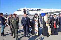 Έφτασε στην Αθήνα το Άγιο Φως - Δεν θα διανεμηθεί σε πιστούς και ναούς