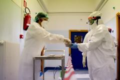 Ξεπέρασαν τους 15.000 οι νεκροί στη Βρετανία