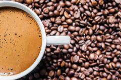 Το μένουμε σπίτι παγκοσμίως αυξάνει την τιμή του καφέ