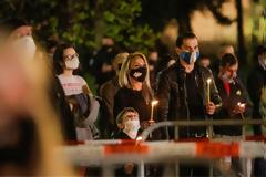 Bουλγαρία: Εκατοντάδες πιστοί, αψηφώντας τα μέτρα, συνέρρευσαν σε εκκλησίες