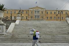 Πώς η Ελλάδα νικά τον κορωνοϊό προσπερνώντας χρέη μιας ολόκληρης δεκαετίας