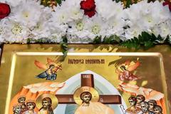 Ζητάτε φως; “Χριστός Ανέστη''!