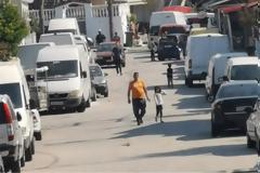 Πάσχα 2020: Το έριξαν στο χορό μέσα στη μέση του δρόμου