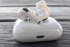 Τα νέα AirPods θα έχουν το σχεδιασμό του AirPods Pro, αλλά όχι τη μείωση του θορύβου