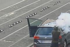 Για δύο φόνους και απόπειρα δολοφονίας 68 ατόμων κατηγορείται ο δράστης της επίθεσης στη Συναγωγή του Χάλε