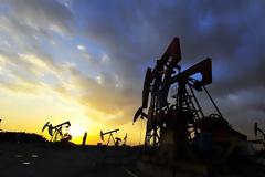 Γιατί καταρρέουν οι τιμές πετρελαίου και οδηγούν σε κρίση μεγαλύτερη του κοροναϊού;