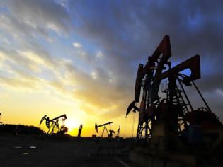 Φωτογραφία για Γιατί καταρρέουν οι τιμές πετρελαίου και οδηγούν σε κρίση μεγαλύτερη του κοροναϊού;