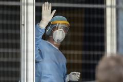 Κορωνοϊός: Με μάσκες, μέτρα υγιεινής και μαθηματικά μοντέλα η ελληνική κοινωνία πάει για “άνοιγμα”