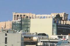 «Κουρεύουν» τους δύο ορόφους του ξενοδοχείου