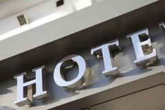 Δέσμιοι των πιέσεων των ξένων tour operators οι Έλληνες ξενοδόχοι