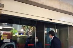 «Ταξιάρχαι»: Έφοδος Τσιόδρα στην κλινική - Άλλοι έξι θετικοί στον κορωνοϊό