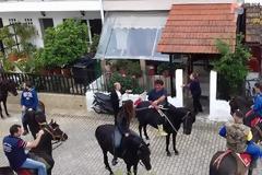 Παρα την απαγόρευση, αναβίωσε φέτος το έθιμο του Αϊ-Γιώργη στην ΒΟΝΙΤΣΑ - ΦΩΤΟ