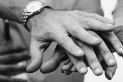 Ο Γιώργός, η Αλίκη, η Αλεξάνδρα, ΔΕΝ μένουν σπίτι