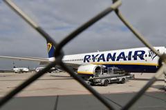 Ryanair: Δεν ξαναπετάμε αν «φύγουν» τα μεσαία καθίσματα