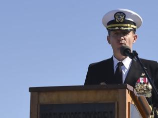 Φωτογραφία για ΗΠΑ: To Πολεμικό Ναυτικό ζητά να αποκατασταθεί ο πλοίαρχος του αεροπλανοφόρου Ρούζβελτ