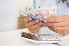 Κορωνοϊός – Μετάδοση: Πιο επικίνδυνη σε κέρματα ή χαρτονομίσματα;