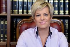 Τρικάκια έξω από το γραφείο της Σοφίας Νικολάου - Τρεις προσαγωγές