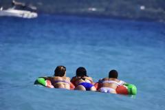 Οι μισοί Έλληνες σχεδιάζουν καλοκαιρινές διακοπές