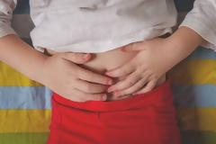 Σύσταση στην Βρετανία παιδιά με πόνους στην κοιλιά να αντιμετωπίζονται ως επείγοντα