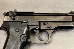 Οπλοφορούσε και παρακολουθούσε τις κινήσεις της ΕΛ.ΑΣ.