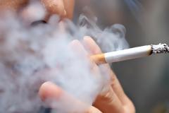 Μπορεί η νικοτίνη να είναι το φάρμακο για τον κοροναϊό; (video)