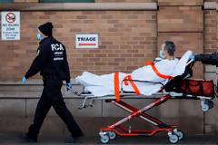 ΗΠΑ: Πάνω από ένα εκατ. επιβεβαιωμένα κρούσματα - 1.303 νεκροί σε 24 ώρες