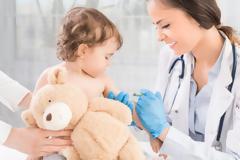 Ο κορωνοϊός απειλεί τους εμβολιασμούς των παιδιών, προειδοποιεί ο Παγκόσμιος Οργανισμός Υγείας