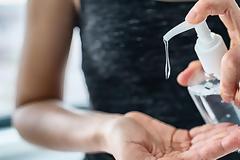 Πώς να αντιμετωπίσετε την ξηροδερμία από το σαπούνισμα και τα απολυμαντικά