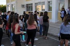 Πότε ανοίγουν τα σχολεία - Λιγότεροι μαθητές ανά τμήμα και κυλιόμενο ωράριο