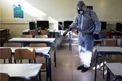 Μαθήματα με αντισηπτικά, προαιρετικά οι μάσκες, με απόσταση 1,5 μέτρο τα θρανία