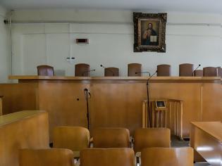 Φωτογραφία για Τοποθέτηση διαχωριστικών στις δικαστικές αίθουσες ζητούν οι εισαγγελείς