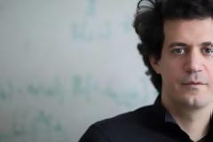 Κωνσταντίνος Δασκαλάκης, Εφαρμογές σε κινητά που θα κρατούν μια βάση δεδομένων την οποία μπορεί να χρησιμοποιήσει ας πούμε η CIA