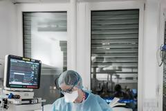 Κοροναϊός: Μέσα σε ΜΕΘ στην Ελβετία - 