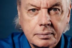 To Facebook διέγραψε τη σελίδα του συνωμοσιολόγου David Icke του κορυφαίου των fake news για τον κοροναϊό και το 5G