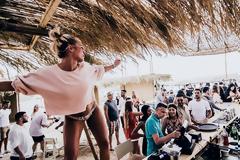 Το τέλος των πάρτι στα νησιά: Θα θυμίζει η Μύκονος... Γαύδο;