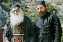 Ο Αγιορείτης ερημίτης Ιωσήφ: «Παιδιά μου, αγαπητά μου τέκνα, γονατίζω μπροστά σας και κάνω έκκληση να προσεύχεστε καθημερινά γονυπετείς ...»