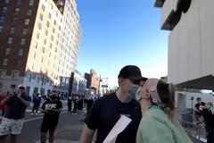 ΗΠΑ: Ο Κουόμο προειδοποιεί να μην γίνει άνοιγμα «στα τυφλά»