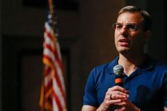 Εκλογές ΗΠΑ: Ποιος είναι ο Τζάστιν Αμάς από τη Συρία που μπαίνει στην «κούρσα» εκλογών για τον Λευκό Οίκο