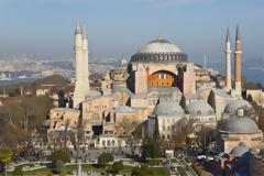 Τουρκία: Μουσουλμάνοι ζητούν να προσευχηθούν στην Αγία Σοφία για να εξευμενιστεί ο ιός