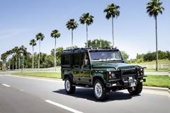 Land Rover Defender Tesla